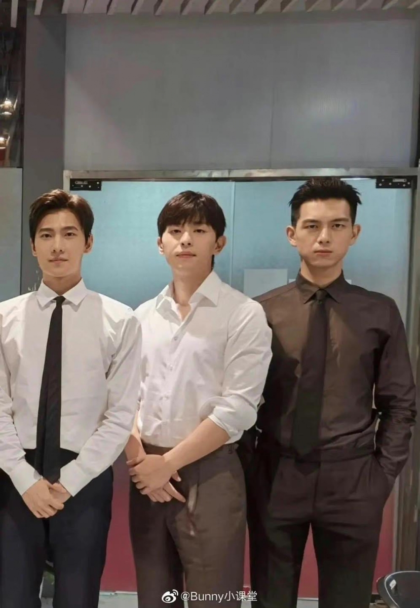 Dương Dương, Đặng Luân, Lý Hiện đọ sắc khi chung khung hình: Đẹp nhưng thần thái lại bị chê tơi tả thế này? Ảnh Bunny Dương Dương, Đặng Luân, Lý Hiện đọ sắc khi chung khung hình: Đẹp nhưng thần thái lại bị chê tơi tả thế này? Ảnh Bunny