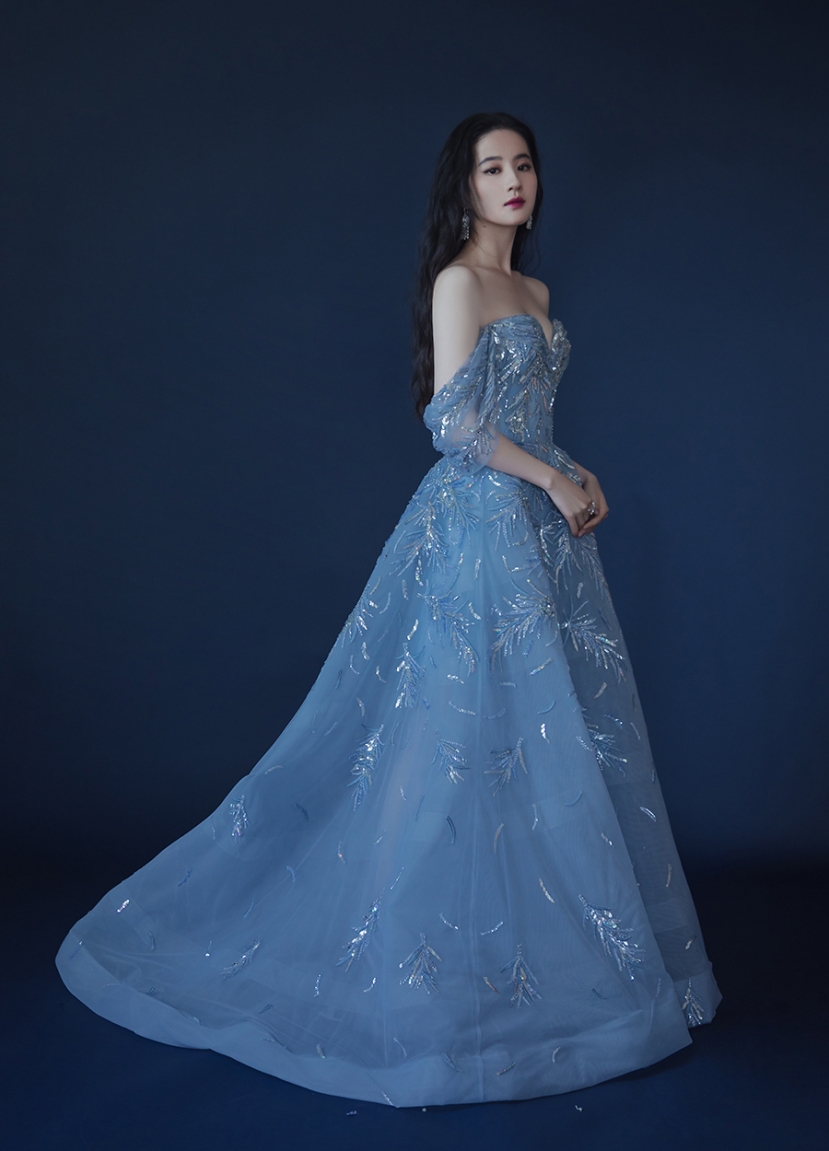 Lưu Diệc Phi có nguy cơ bị cấm hoạt động tại Cbiz. Lưu Diệc Phi có nguy cơ bị cấm hoạt động tại Cbiz.