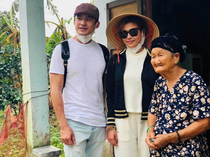 Lương Thế Thành và Thúy Diễm trong đợt làm từ thiện năm 2020. Lương Thế Thành và Thúy Diễm trong đợt làm từ thiện năm 2020.