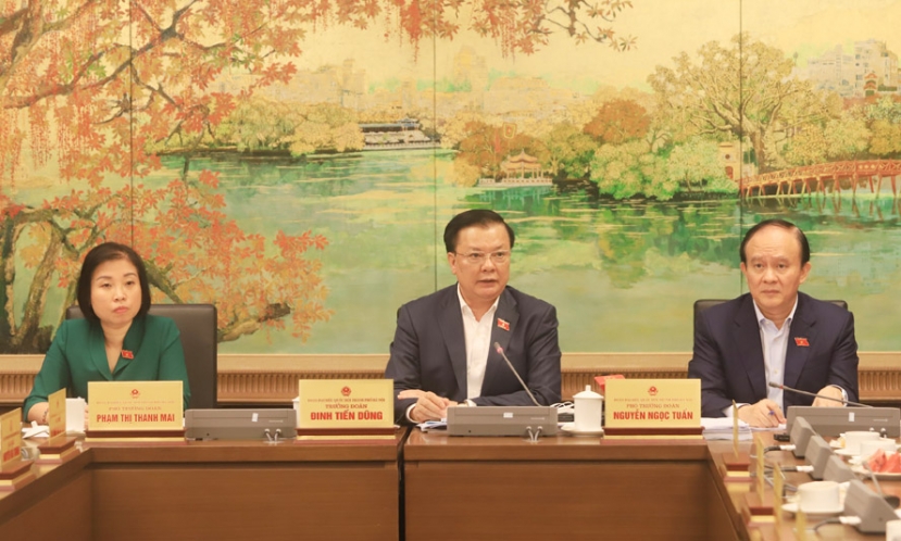 Đoàn đại biểu Quốc hội thành phố Hà Nội thảo luận ở tổ sáng 21-10. Đoàn đại biểu Quốc hội thành phố Hà Nội thảo luận ở tổ sáng 21-10.