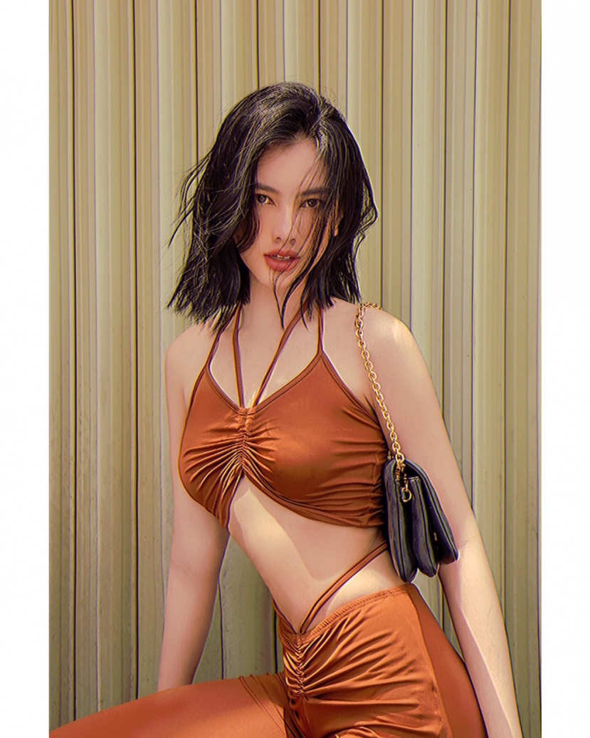 Cô nàng luôn theo đuổi phong cách gợi cảm. Ảnh FBNV Cô nàng luôn theo đuổi phong cách gợi cảm. Ảnh FBNV