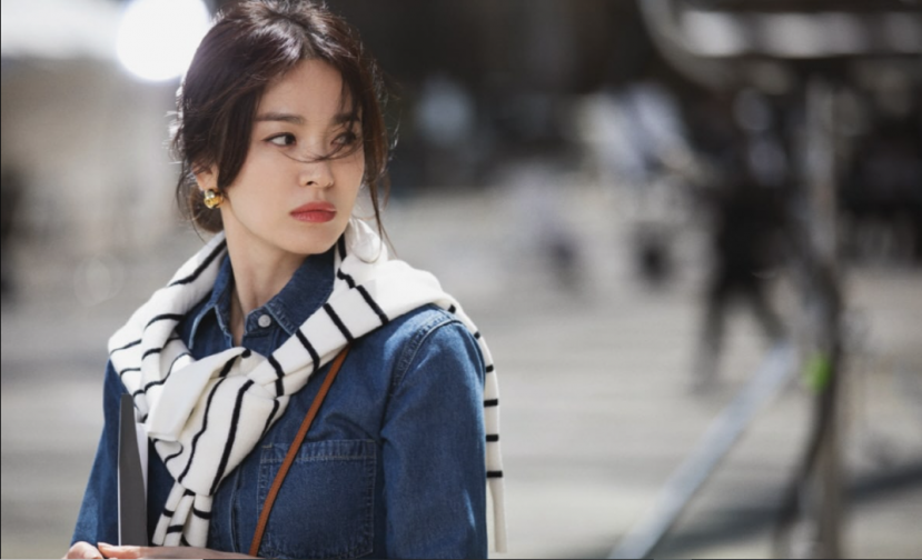 Bị chỉ trích thậm tệ, Song Hye Kyo vẫn liên tục để lộ cảnh hôn nóng bỏng với tình trẻ - Ảnh 1 Bị chỉ trích thậm tệ, Song Hye Kyo vẫn liên tục để lộ cảnh hôn nóng bỏng với tình trẻ - Ảnh 1