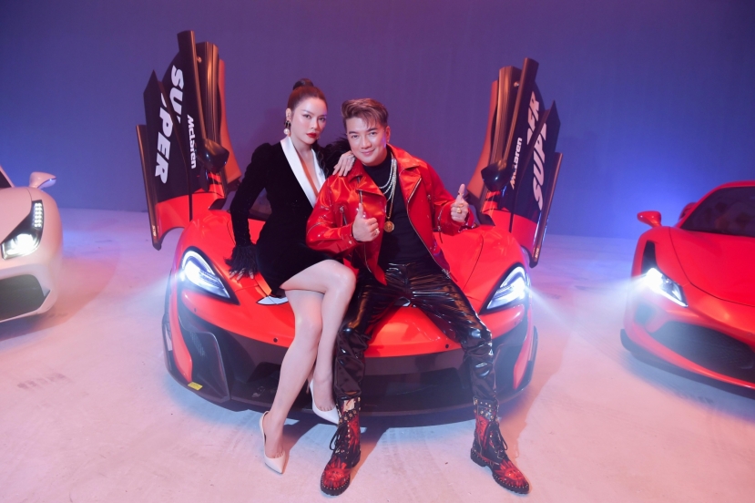 Lý Nhã Kỳ xuất hiện trong MV sắp ra mắt của Đàm Vĩnh Hưng. Lý Nhã Kỳ xuất hiện trong MV sắp ra mắt của Đàm Vĩnh Hưng.