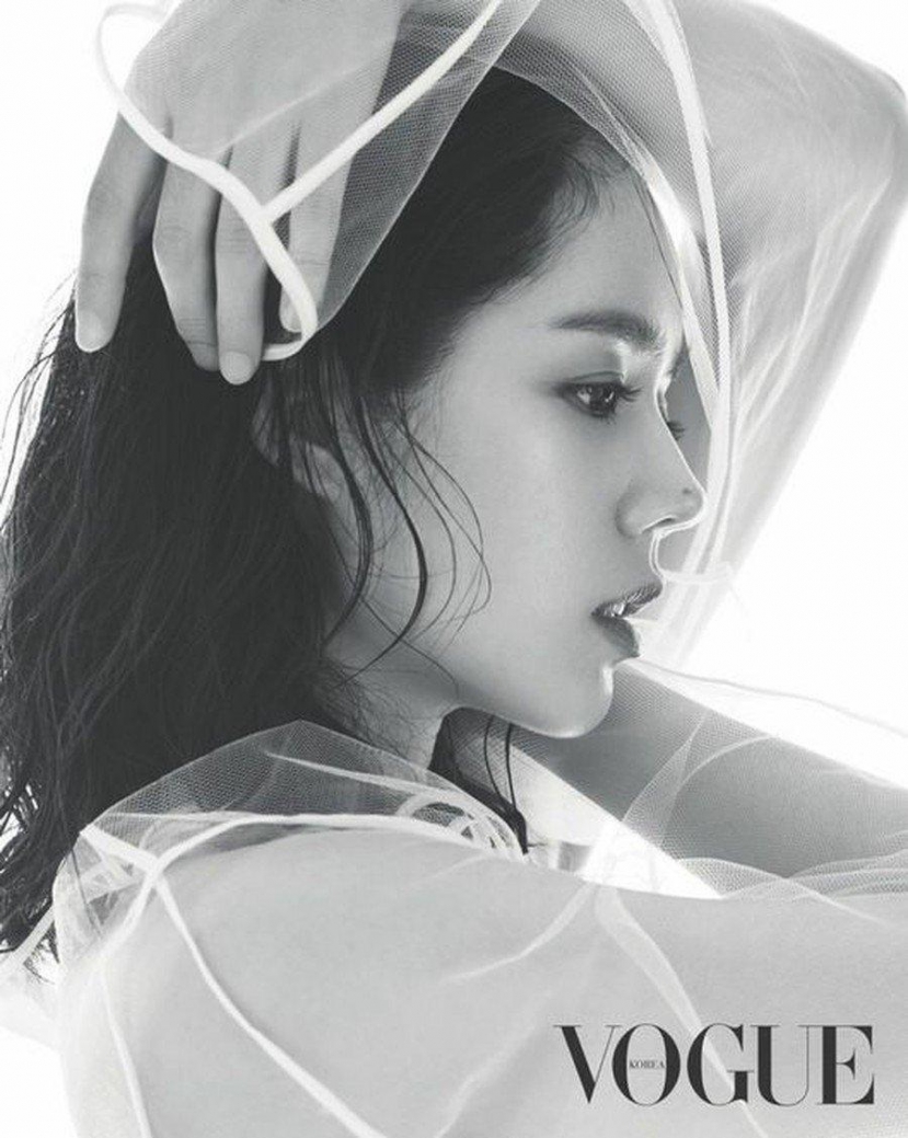 'Ma nữ' Han Ga In gây sốt với ảnh chụp lén trong hậu trường: Nhan sắc tuổi U40 khiến dân tình 'xỉu ngang' - Ảnh 1 'Ma nữ' Han Ga In gây sốt với ảnh chụp lén trong hậu trường: Nhan sắc tuổi U40 khiến dân tình 'xỉu ngang' - Ảnh 1