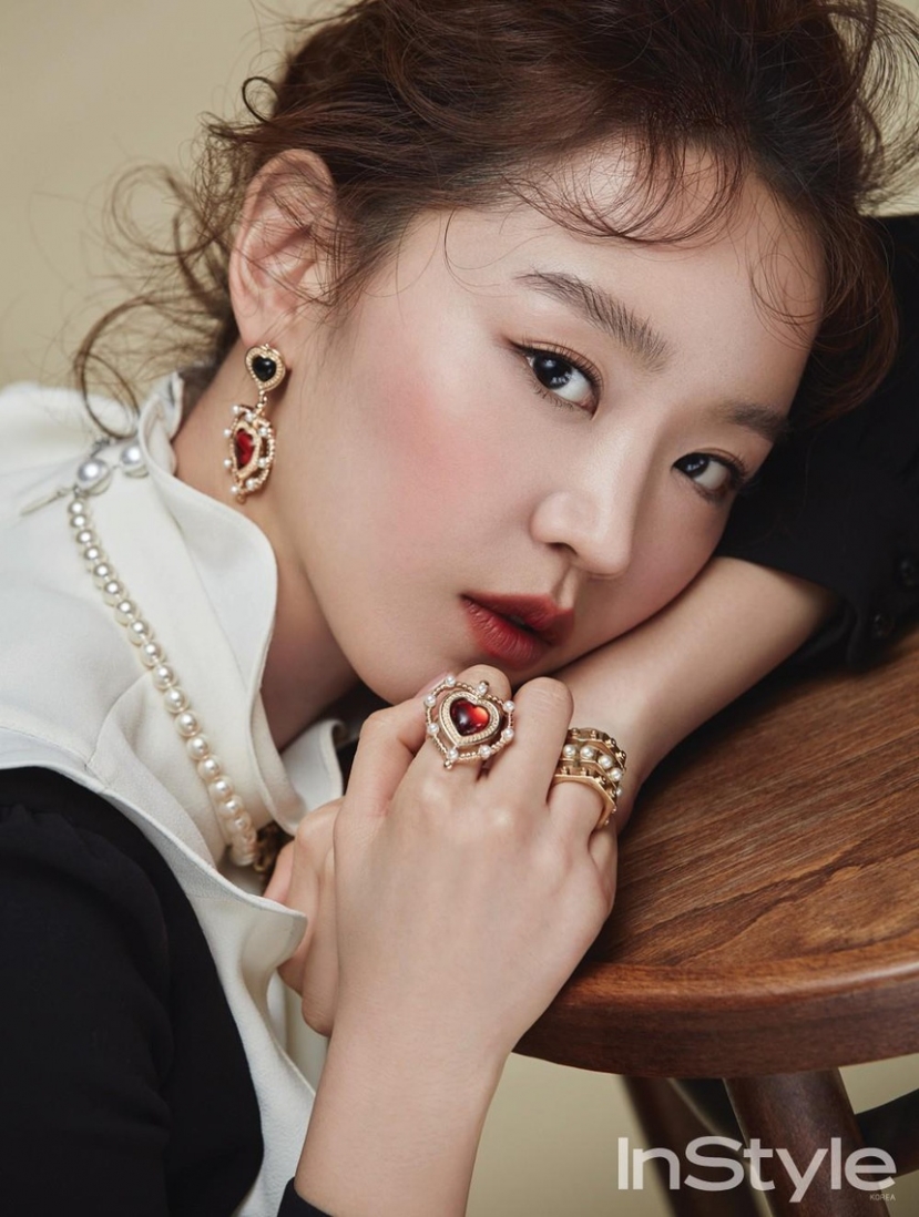 5 'thái tử phi' màn ảnh Hàn đọ tài sắc: Shin Hye Sun vụt sáng, Seo Hyun Jin thành 'nữ hoàng lãng mạn', trùm cuối lụi bại vì bê bối - Ảnh 7 5 'thái tử phi' màn ảnh Hàn đọ tài sắc: Shin Hye Sun vụt sáng, Seo Hyun Jin thành 'nữ hoàng lãng mạn', trùm cuối lụi bại vì bê bối - Ảnh 7