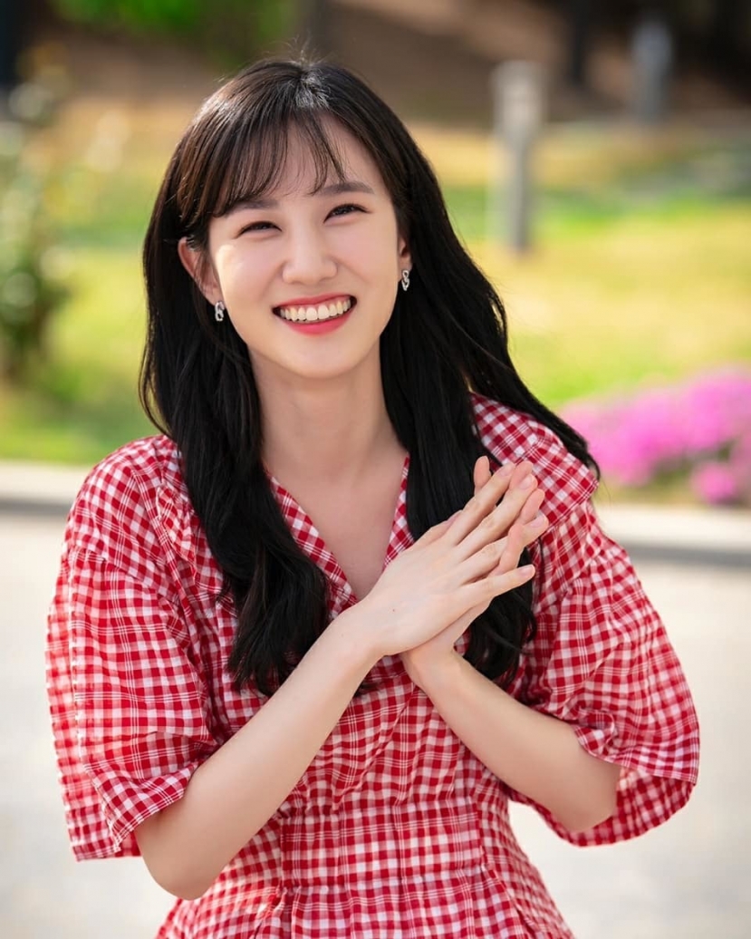 5 'thái tử phi' màn ảnh Hàn đọ tài sắc: Shin Hye Sun vụt sáng, Seo Hyun Jin thành 'nữ hoàng lãng mạn', trùm cuối lụi bại vì bê bối - Ảnh 3 5 'thái tử phi' màn ảnh Hàn đọ tài sắc: Shin Hye Sun vụt sáng, Seo Hyun Jin thành 'nữ hoàng lãng mạn', trùm cuối lụi bại vì bê bối - Ảnh 3