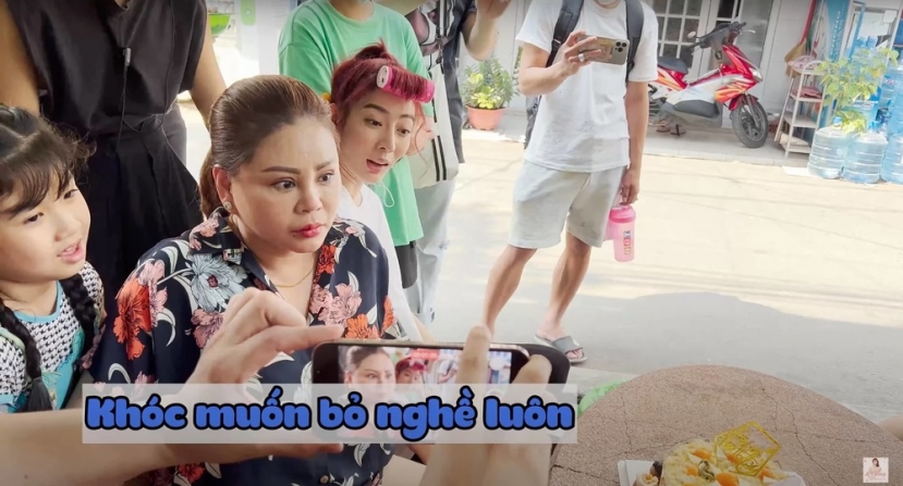 Lê Giang cùng thừa nhận áp lực với Trấn Thành khi đóng phim. Ảnh cắt từ clip. Lê Giang cùng thừa nhận áp lực với Trấn Thành khi đóng phim. Ảnh cắt từ clip.