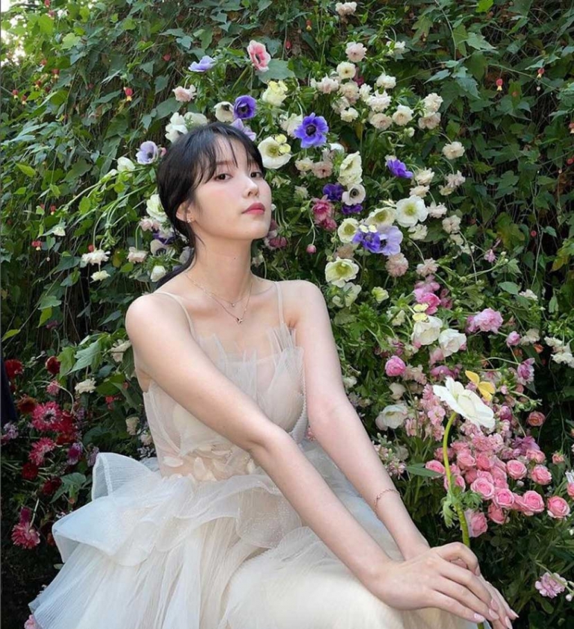 Mỹ nhân Hàn mặc đẹp nhất: IU tiên nữ, Han So Hee gợi cảm đến chị cả BlackPink lại bị chê tơi tả - Ảnh 1 Mỹ nhân Hàn mặc đẹp nhất: IU tiên nữ, Han So Hee gợi cảm đến chị cả BlackPink lại bị chê tơi tả - Ảnh 1