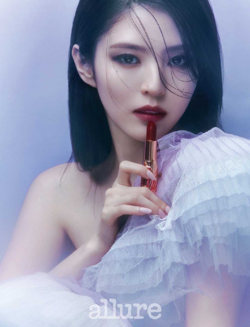 Mỹ nhân Hàn mặc đẹp nhất: IU tiên nữ, Han So Hee gợi cảm đến chị cả BlackPink lại bị chê tơi tả - Ảnh 2 Mỹ nhân Hàn mặc đẹp nhất: IU tiên nữ, Han So Hee gợi cảm đến chị cả BlackPink lại bị chê tơi tả - Ảnh 2