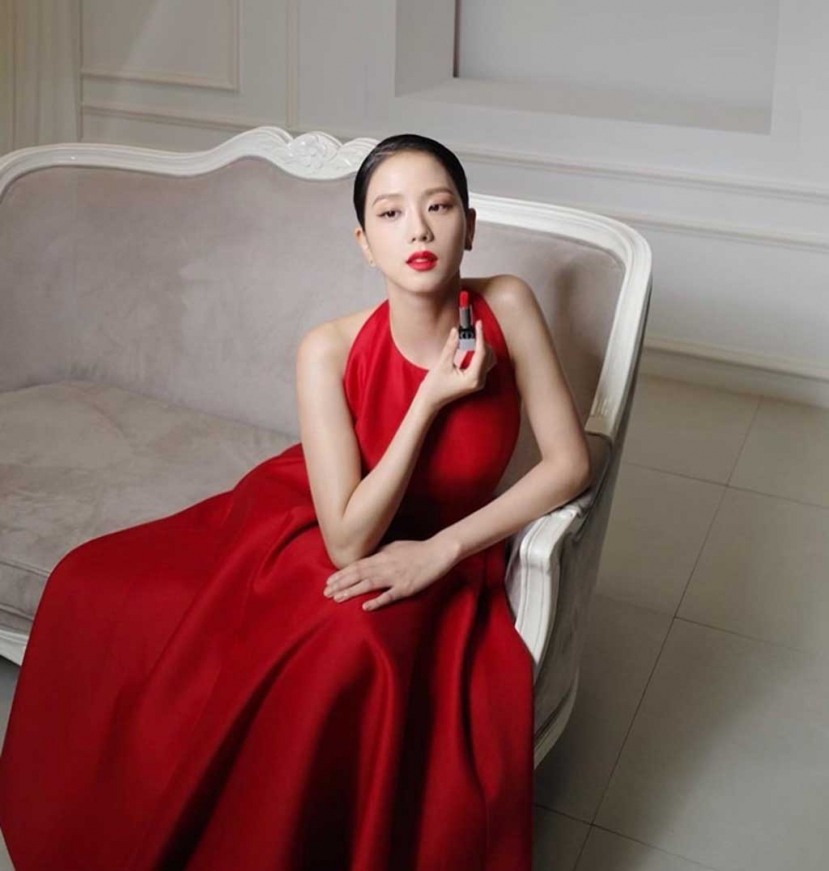 Mỹ nhân Hàn mặc đẹp nhất: IU tiên nữ, Han So Hee gợi cảm đến chị cả BlackPink lại bị chê tơi tả - Ảnh 3 Mỹ nhân Hàn mặc đẹp nhất: IU tiên nữ, Han So Hee gợi cảm đến chị cả BlackPink lại bị chê tơi tả - Ảnh 3