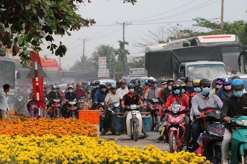 Nhiều địa phương nới lỏng quy định đối với người dân về quê ăn Tết. Ảnh internet Nhiều địa phương nới lỏng quy định đối với người dân về quê ăn Tết. Ảnh internet