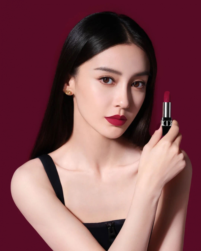 Xinh đẹp như công chúa, Angela Baby lại cần mua phao gấp khi chung hình với Phạm Băng Băng - Ảnh 1 Xinh đẹp như công chúa, Angela Baby lại cần mua phao gấp khi chung hình với Phạm Băng Băng - Ảnh 1