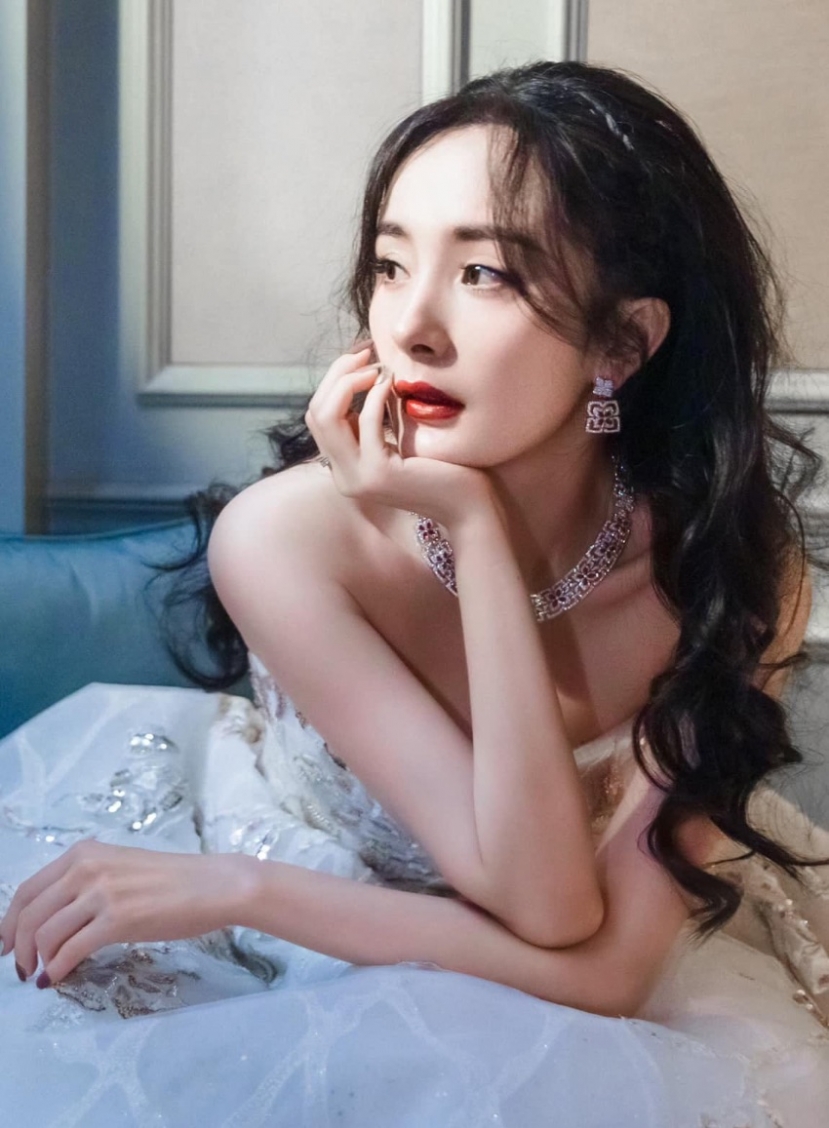 Cô nàng lại bị bạn bè phàn nàn về việc cho 'leo cây'. Ảnh internet Cô nàng lại bị bạn bè phàn nàn về việc cho 'leo cây'. Ảnh internet