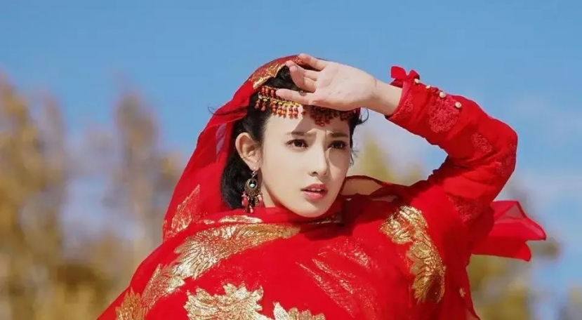 Được mệnh danh là hồng y mỹ nhân của màn ảnh Hoa ngữ... Được mệnh danh là hồng y mỹ nhân của màn ảnh Hoa ngữ...