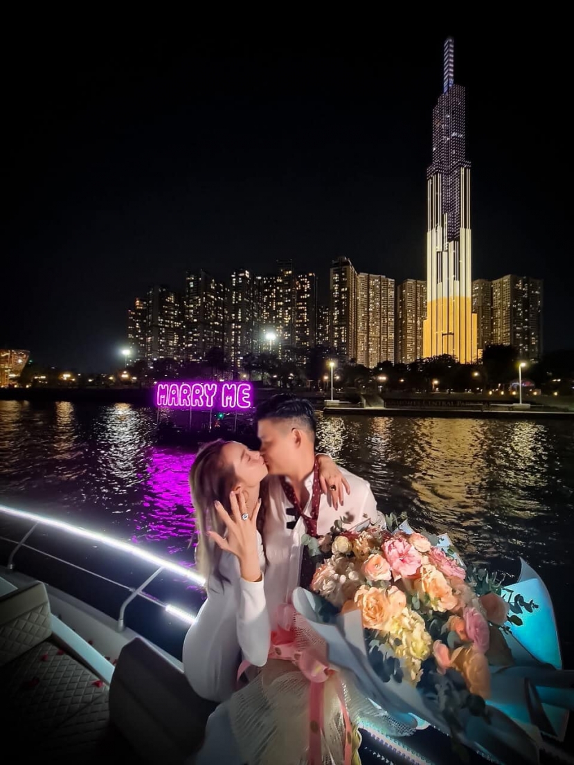 Minh Hằng khoe được bạn trai đại gia cầu hôn. Ảnh FBNV Minh Hằng khoe được bạn trai đại gia cầu hôn. Ảnh FBNV