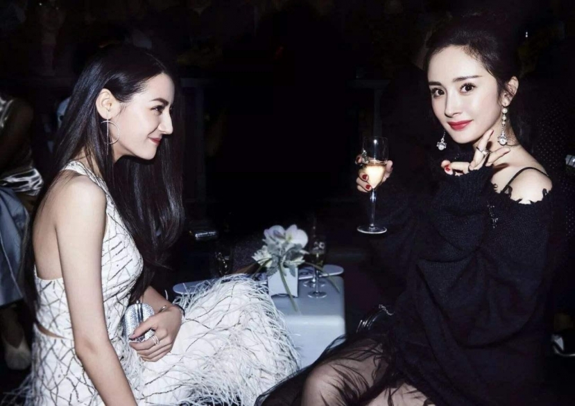 Chỉ một câu nói, Địch Lệ Nhiệt Ba mối quan hệ thật với Dương Mịch: Không như nhiều người vẫn nghĩ? - Ảnh 2 Chỉ một câu nói, Địch Lệ Nhiệt Ba mối quan hệ thật với Dương Mịch: Không như nhiều người vẫn nghĩ? - Ảnh 2