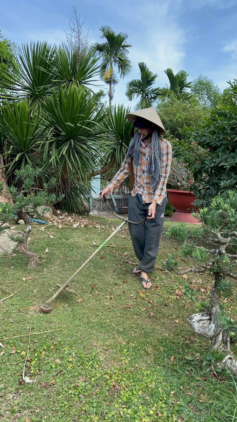 Hoài Linh chọn ở ẩn sau ồn ào. Hoài Linh chọn ở ẩn sau ồn ào.