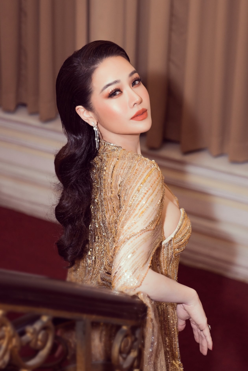 Tận lực phủ nhận hẹn hò, Nhật Kim Anh lại bị phát hiện điểm lạ bên trai trẻ không phải Titi (HKT) - Ảnh 2 Tận lực phủ nhận hẹn hò, Nhật Kim Anh lại bị phát hiện điểm lạ bên trai trẻ không phải Titi (HKT) - Ảnh 2
