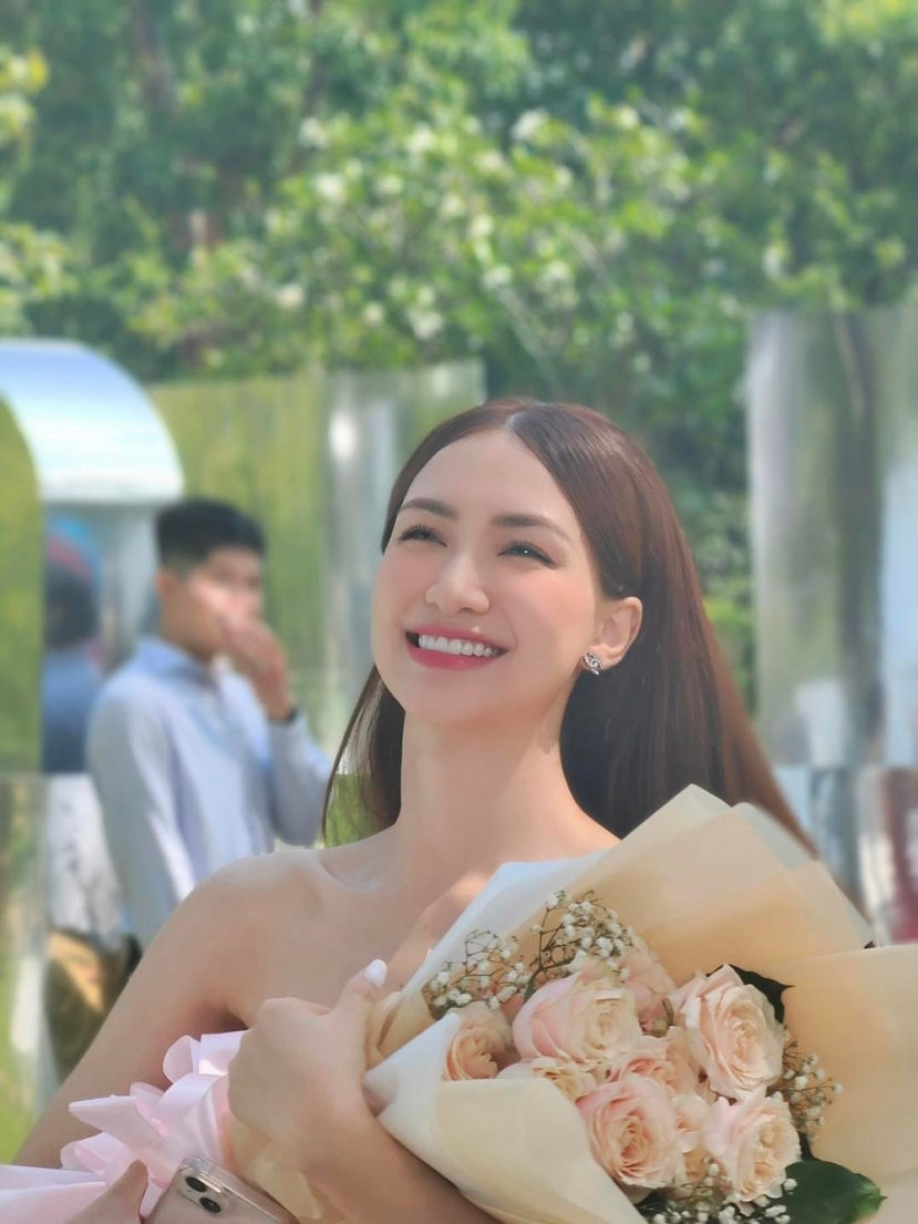 Cuộc sống thay đổi của Hòa Minzy và tình cũ thiếu gia sau khi chia tay - Ảnh 10 Cuộc sống thay đổi của Hòa Minzy và tình cũ thiếu gia sau khi chia tay - Ảnh 10