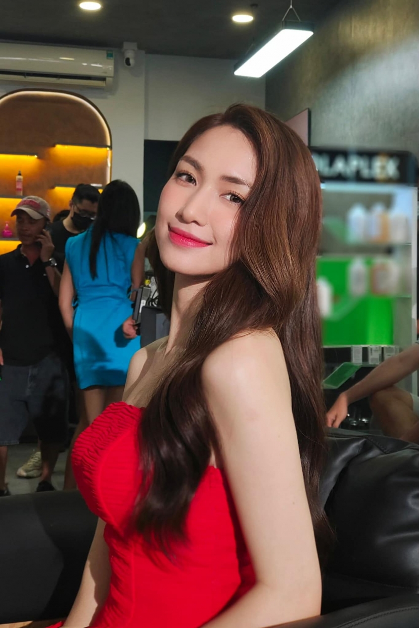 Cuộc sống thay đổi của Hòa Minzy và tình cũ thiếu gia sau khi chia tay - Ảnh 8 Cuộc sống thay đổi của Hòa Minzy và tình cũ thiếu gia sau khi chia tay - Ảnh 8