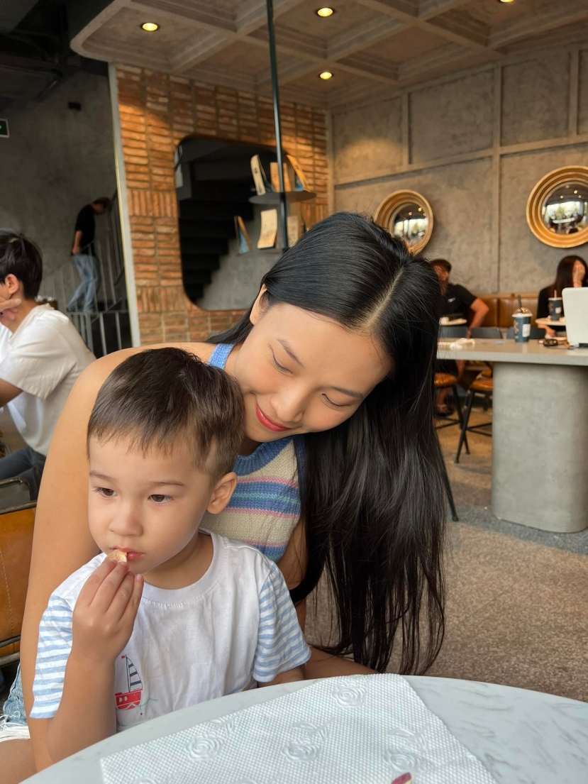 Hé lộ mối quan hệ hiện tại của Hoàng Oanh với chồng cũ ngoại quốc sau hôn nhân tan vỡ - Ảnh 3 Hé lộ mối quan hệ hiện tại của Hoàng Oanh với chồng cũ ngoại quốc sau hôn nhân tan vỡ - Ảnh 3