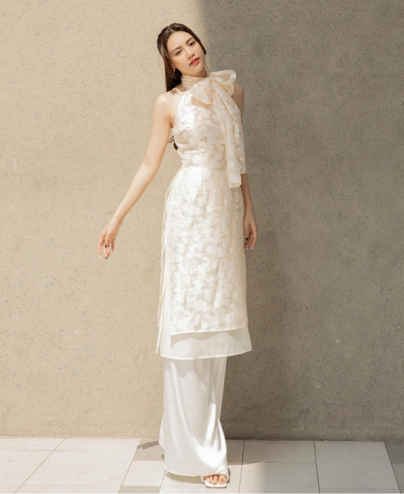 Nhan sắc xinh đẹp của Ninh Dương Lan Ngọc nhận được nhiều lời khen của người hâm mộ. Nhan sắc xinh đẹp của Ninh Dương Lan Ngọc nhận được nhiều lời khen của người hâm mộ.