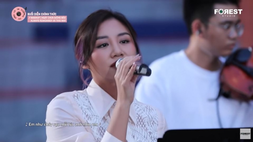 Sự xuất hiện của Văn Mai Hương trong chương trình Xuân Hạ Thu Đông rồi lại Xuân đang thu hút sự chú ý. Ảnh chụp màn hình. Sự xuất hiện của Văn Mai Hương trong chương trình Xuân Hạ Thu Đông rồi lại Xuân đang thu hút sự chú ý. Ảnh chụp màn hình.