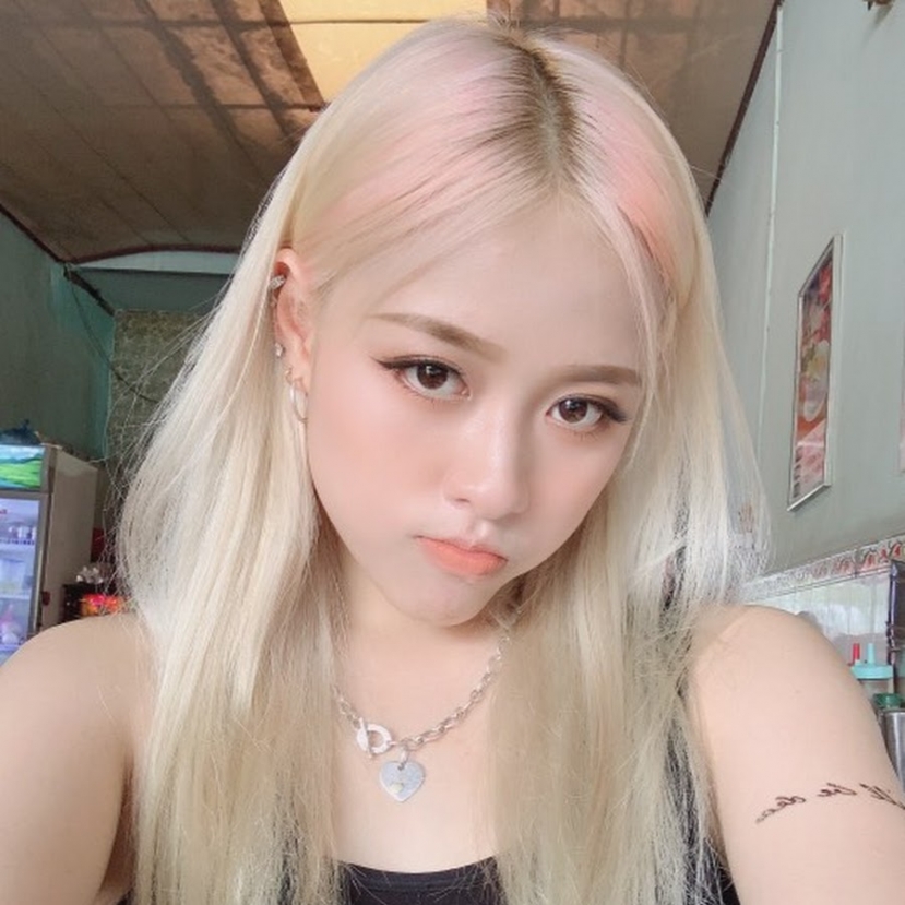 Trà Đặng luôn chỉn chu mỗi khi xuất hiện trước ống kính. Ảnh: Facebook Trà Đặng luôn chỉn chu mỗi khi xuất hiện trước ống kính. Ảnh: Facebook