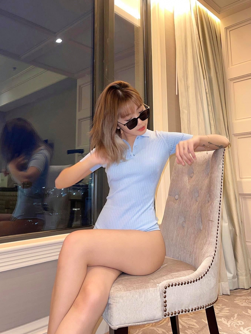 Nhưng cũng không ít lần, tiktoker Khánh Huyền khiến dân tình bất bình vì thói quen ăn mặc của mình. Ảnh: Facebook Nhưng cũng không ít lần, tiktoker Khánh Huyền khiến dân tình bất bình vì thói quen ăn mặc của mình. Ảnh: Facebook