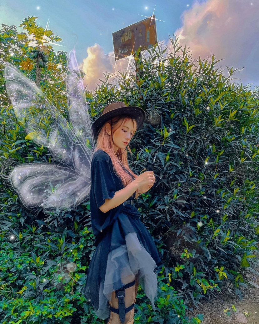 Hotgirl Tiktok Lê Bống tung ảnh trong bồn tắm, nhưng bộ trang phục thiếu vải mới là tâm điểm - Ảnh 1 Hotgirl Tiktok Lê Bống tung ảnh trong bồn tắm, nhưng bộ trang phục thiếu vải mới là tâm điểm - Ảnh 1