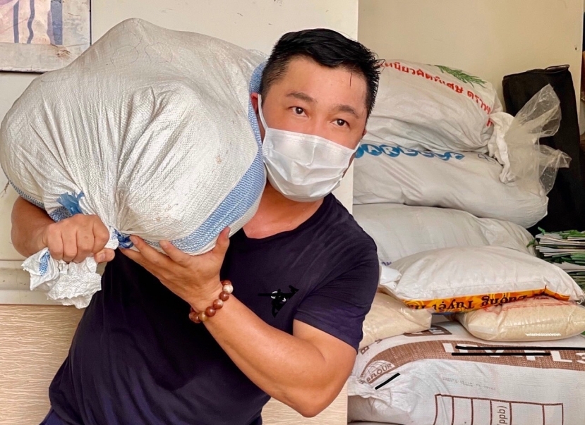 Lý Hùng với nhiều hoạt động thiện nguyện thời gian vừa qua. Ảnh: FBNV Lý Hùng với nhiều hoạt động thiện nguyện thời gian vừa qua. Ảnh: FBNV