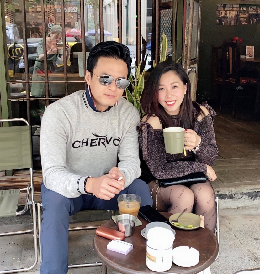 Nhưng sau tất cả Hồng Đăng vẫn luôn bên cạnh và đứng ra bảo vệ bà xã. Ảnh: Internet Nhưng sau tất cả Hồng Đăng vẫn luôn bên cạnh và đứng ra bảo vệ bà xã. Ảnh: Internet