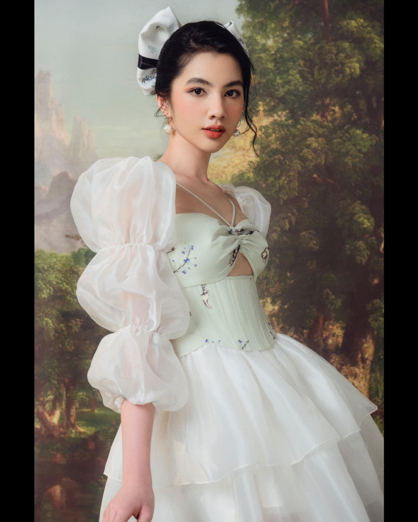 Cẩm Đan ngày càng 'nổi loạn' sau khi chia tay chồng cũ Lệ Quyên - Ảnh 2 Cẩm Đan ngày càng 'nổi loạn' sau khi chia tay chồng cũ Lệ Quyên - Ảnh 2