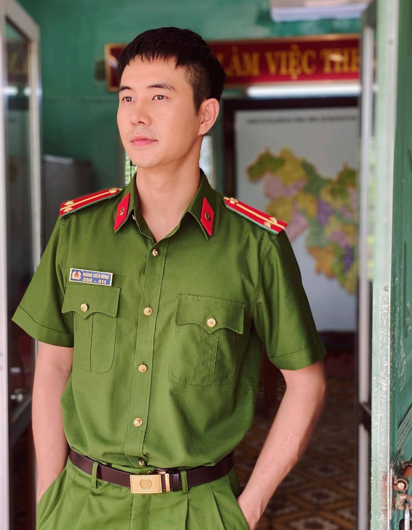Anh chàng công an Đông điển trai trong Phố trong làng do Hiếu Su thủ vai. Ảnh: Internet Anh chàng công an Đông điển trai trong Phố trong làng do Hiếu Su thủ vai. Ảnh: Internet