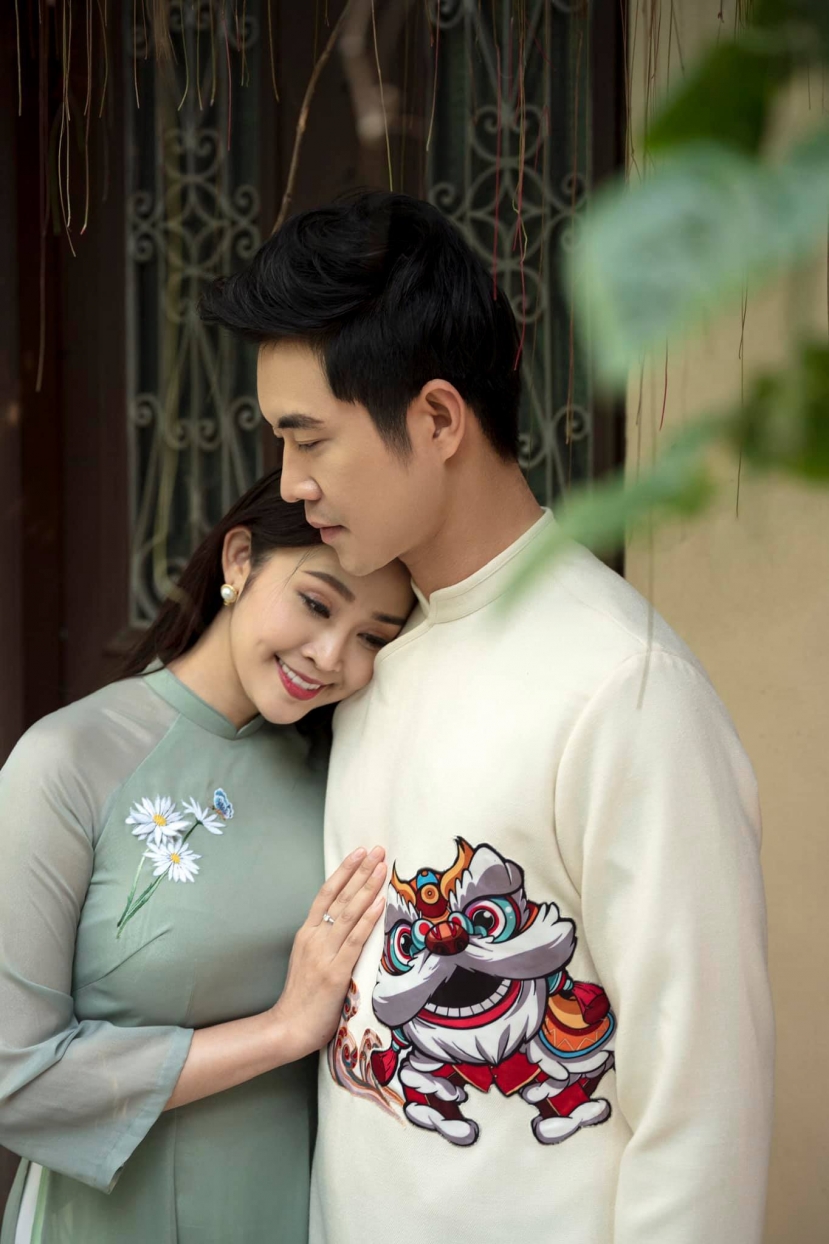Cuộc sống hôn nhân mật ngọt bên bà xã hơn 5 tuổi của Hiếu Su. Ảnh: Internet Cuộc sống hôn nhân mật ngọt bên bà xã hơn 5 tuổi của Hiếu Su. Ảnh: Internet