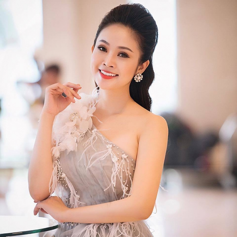 Nhan sắc xinh đẹp của MC Thùy Linh - bà xã diễn viên Hiếu Su. Ảnh: Internet Nhan sắc xinh đẹp của MC Thùy Linh - bà xã diễn viên Hiếu Su. Ảnh: Internet