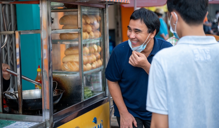 MC Quyền Linh muốn lan tỏa thông điệp của dự án đến những người khó khăn. Ảnh: Internet MC Quyền Linh muốn lan tỏa thông điệp của dự án đến những người khó khăn. Ảnh: Internet