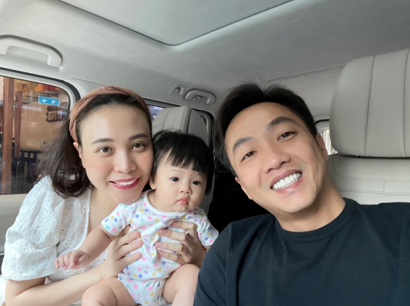 Gia đình nhỏ hạnh phúc của Cường Đôla và Đàm Thu Trang. Ảnh: Internet Gia đình nhỏ hạnh phúc của Cường Đôla và Đàm Thu Trang. Ảnh: Internet