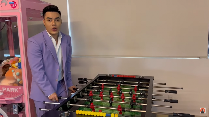 Vũ Hà và Lê Dương Bảo Lâm xuất hiện trong đoạn clip thăm quan ngôi nhà của Lý Nhã Kỳ. Ảnh cắt từ clip Vũ Hà và Lê Dương Bảo Lâm xuất hiện trong đoạn clip thăm quan ngôi nhà của Lý Nhã Kỳ. Ảnh cắt từ clip