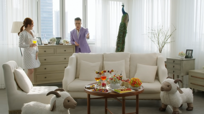Lê Dương Bảo Lâm giúp dân tình được 'rửa mắt' khi chiêm ngưỡng căn nhà của Lý Nhã Kỳ. Ảnh cắt từ clip Lê Dương Bảo Lâm giúp dân tình được 'rửa mắt' khi chiêm ngưỡng căn nhà của Lý Nhã Kỳ. Ảnh cắt từ clip