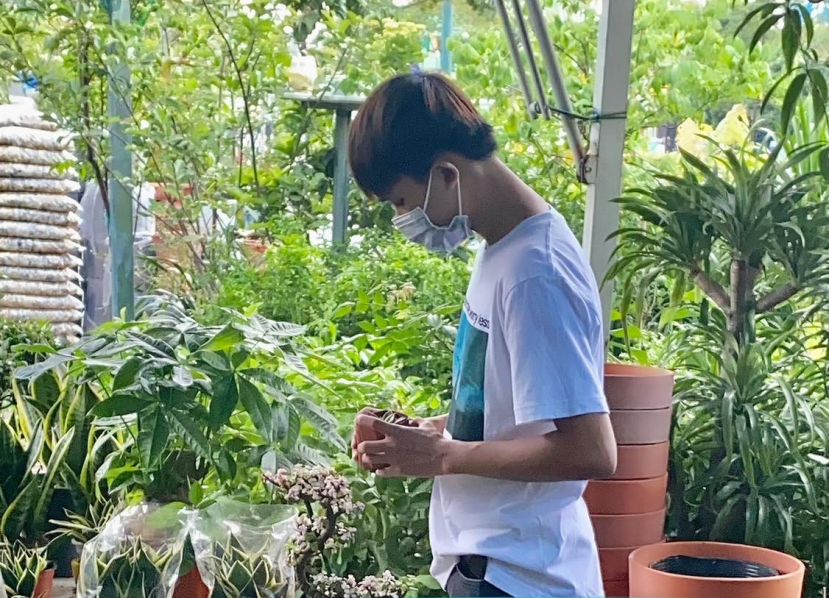 Hồ Văn Cường gầy gò, đen nhẻm và suy dinh dưỡng nặng ở tuổi 18 sau loạt ồn ào - Ảnh 1 Hồ Văn Cường gầy gò, đen nhẻm và suy dinh dưỡng nặng ở tuổi 18 sau loạt ồn ào - Ảnh 1