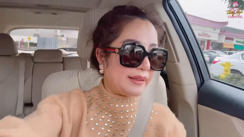 Danh hài Thuý Nga thông báo về cuộc gặp với danh ca Chế Linh trên YouTube của mình. Ảnh: Internet Danh hài Thuý Nga thông báo về cuộc gặp với danh ca Chế Linh trên YouTube của mình. Ảnh: Internet