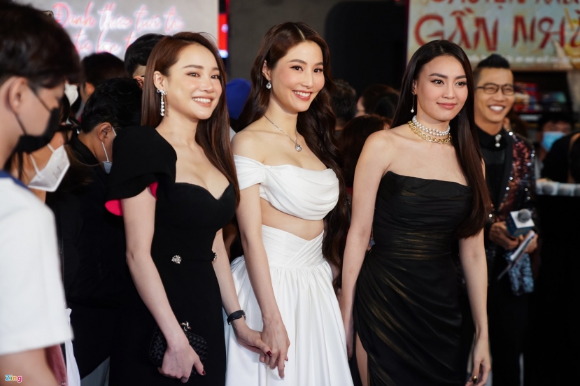 Nhã Phương sau đó phải thay trang phục gấp vì chiếc váy hớ hênh. Ảnh: Internet Nhã Phương sau đó phải thay trang phục gấp vì chiếc váy hớ hênh. Ảnh: Internet