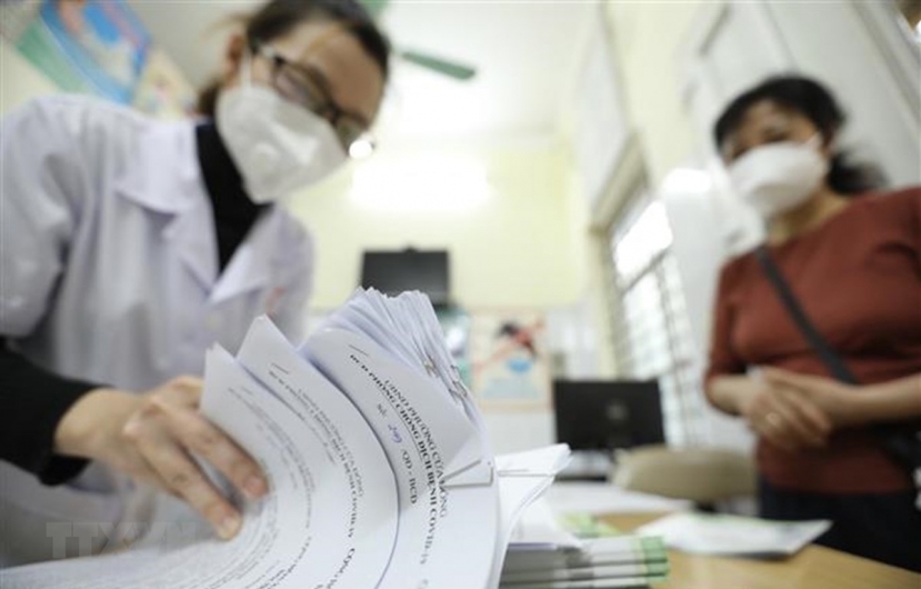 Nhiều người lao động thắc mắc việc bị F0 vẫn làm việc tại nhà có được hưởng BHXH. Ảnh: Internet Nhiều người lao động thắc mắc việc bị F0 vẫn làm việc tại nhà có được hưởng BHXH. Ảnh: Internet