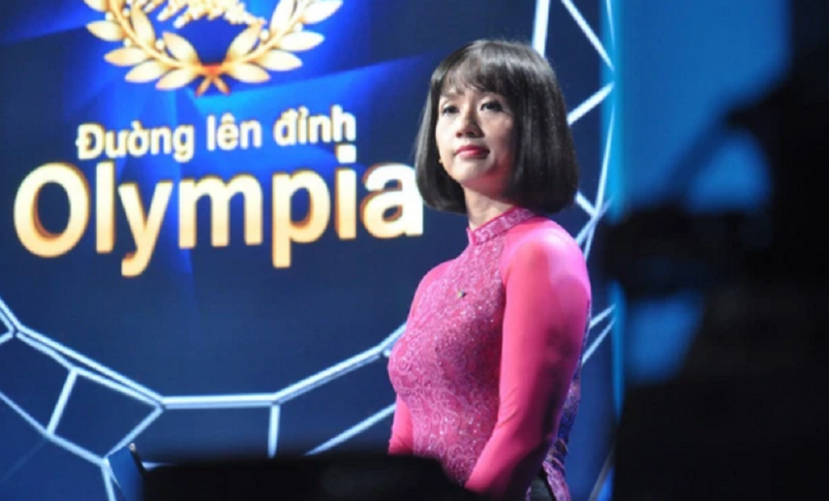 Những hình ảnh quen thuộc của MC Tùng Chi tại chương trình Đường lên đỉnh Olympia. Ảnh: Internet Những hình ảnh quen thuộc của MC Tùng Chi tại chương trình Đường lên đỉnh Olympia. Ảnh: Internet