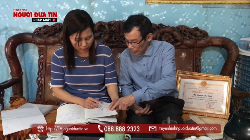 Lãnh đạo thôn Đa Phúc (Sài Sơn, Quốc Oai, Hà Nội) cũng cho rằng, từ trước đến nay, đối với gia đình thầy Phan Viết Nhân và cô Nguyễn Thị Tuất chưa từng cãi nhau với ai trong xóm, thôn. Ảnh cắt clip Lãnh đạo thôn Đa Phúc (Sài Sơn, Quốc Oai, Hà Nội) cũng cho rằng, từ trước đến nay, đối với gia đình thầy Phan Viết Nhân và cô Nguyễn Thị Tuất chưa từng cãi nhau với ai trong xóm, thôn. Ảnh cắt clip