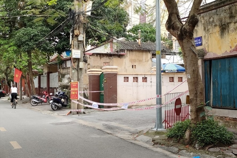 Hải Phòng phong toả ngõ Phan Chu Trinh, phường Hoàng Văn Thụ, quận Hồng Bàng. Ảnh: LĐ Hải Phòng phong toả ngõ Phan Chu Trinh, phường Hoàng Văn Thụ, quận Hồng Bàng. Ảnh: LĐ