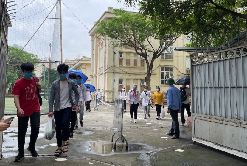 Thi lớp 10 ở Hà Nội: 38 thí sinh và 17 cán bộ coi thi vắng mặt vì dịch COVID-19 Thi lớp 10 ở Hà Nội: 38 thí sinh và 17 cán bộ coi thi vắng mặt vì dịch COVID-19