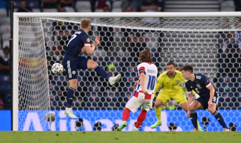 Modric thi đấu hơn 270 phút và không hề có dấu hiệu mệt mỏi dù tuổi tác đã cao. Sự kiên cường, điềm tĩnh của Modric được truyền sang cho các đồng đội. Modric thi đấu hơn 270 phút và không hề có dấu hiệu mệt mỏi dù tuổi tác đã cao. Sự kiên cường, điềm tĩnh của Modric được truyền sang cho các đồng đội.