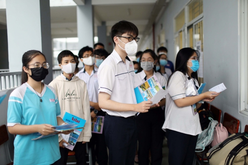Kỳ thi tốt nghiệp trung học phổ thông (THPT) năm 2021 tại thành phố Hồ Chí Minh vẫn diễn ra vào các ngày 7-8/7 theo lịch của Bộ Giáo dục và Đào tạo. Ảnh minh hoạ Kỳ thi tốt nghiệp trung học phổ thông (THPT) năm 2021 tại thành phố Hồ Chí Minh vẫn diễn ra vào các ngày 7-8/7 theo lịch của Bộ Giáo dục và Đào tạo. Ảnh minh hoạ